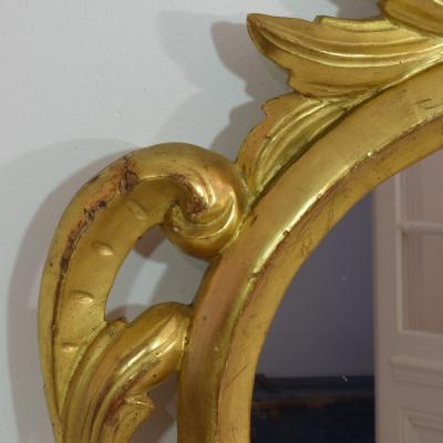 18th Century Italian Carved Giltwood Baroque Mirror