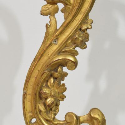 18th Century Italian Hand Carved Giltwood Baroque Curl Ornament