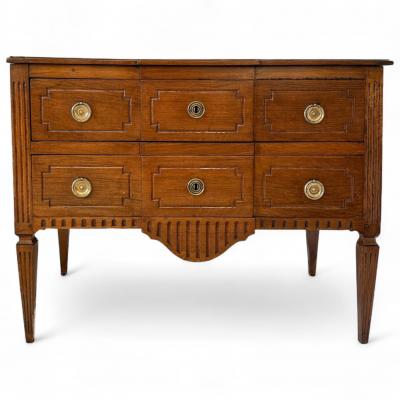 18th Century Italian Walnut Commode