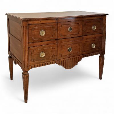 18th Century Italian Walnut Commode