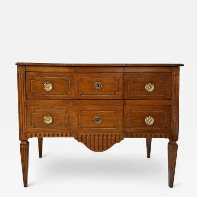 18th Century Italian Walnut Commode