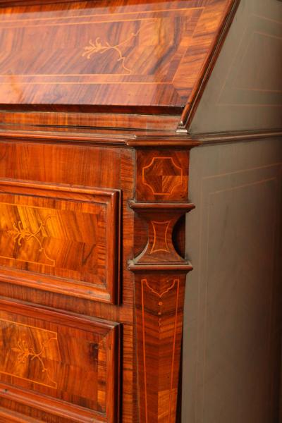 18th Century Italian Walnut Parquetry Important Bureau Cabinet Trumeaux