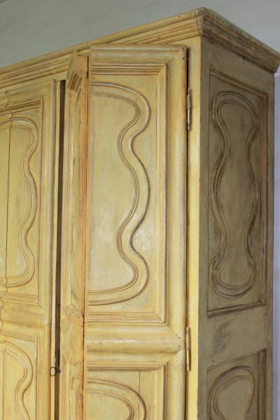 18th Century Italian Yellow Cabinet with Folding Doors