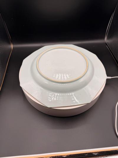 18th Century Kangxi Chinese Export Porcelain Octagonal Plate