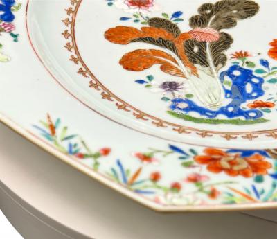 18th Century Kangxi Chinese Export Porcelain Octagonal Plate