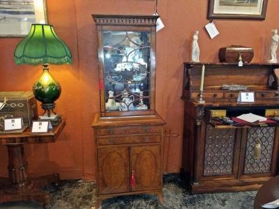 18th Century Sheraton Satinwood Display Cabinet Neat Proportions