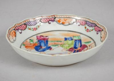 18th Century Small Chinese Famille Rose Dish