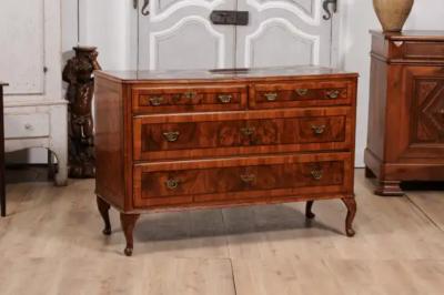 18th Century Venetian Walnut ad Mahogany Commode with Bookmatched Veneer