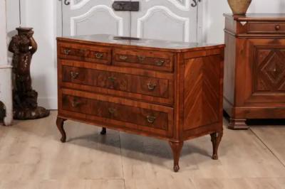 18th Century Venetian Walnut ad Mahogany Commode with Bookmatched Veneer