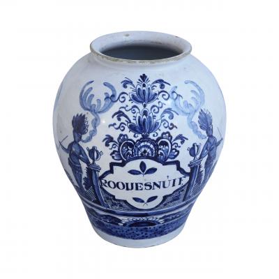 18th century Dutch Delft jar inscribed Red Snuff
