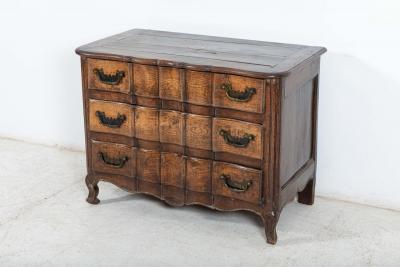 18thC French Provincial Serpentine Walnut Commode