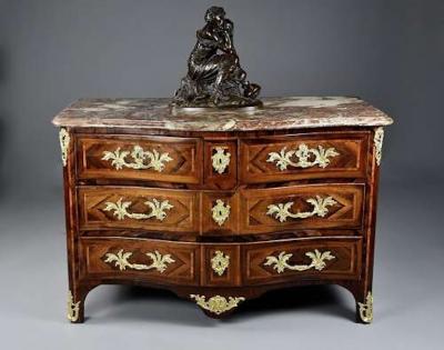 18thc French R gence rosewood serpentine commode with marble top