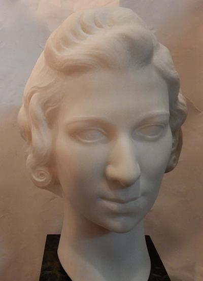 1930 Art Deco Head of Woman in White Marble Carrara Signed by M Di Domenico