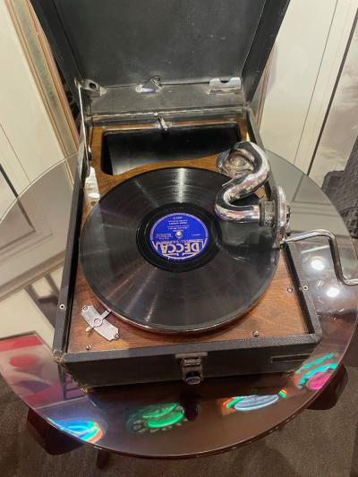 1930 Portable Gramophone His Masters Voice Phonograph