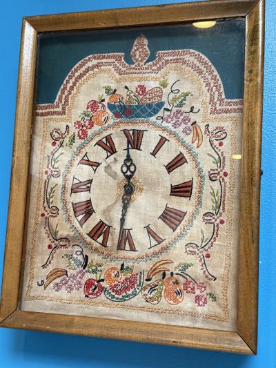 1930s EMBROIDERED WALL CLOCK IN WOOD AND GLASS CASE