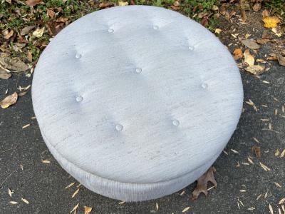 1940S BUTTON TUFTED SWIVELING STOOL WITH FLARED WOOD LEGS