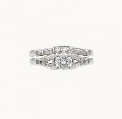 1950S DIAMOND ENGAGEMENT RING AND BAND PLATINUM SET