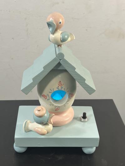 1950S HAND PAINTED ADORABLE EGG BIRD HOUSE WITH TWO BIRDS WOODEN NIGHTLIGHT