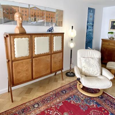 1950s Vintage Italian Maple Burl Wood Cabinet Bar with Cream Leather Panels