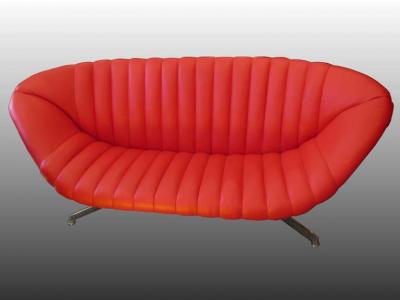1950s canape in red leather with a base in chrome
