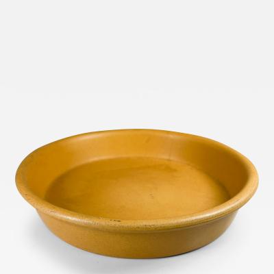 https://cdn.incollect.com/sites/default/files/medium/1960s-Stoneware-Yellow-Ware-Dish-by-Bennington-Potters-1883-Vermont-636808-3060268.jpg