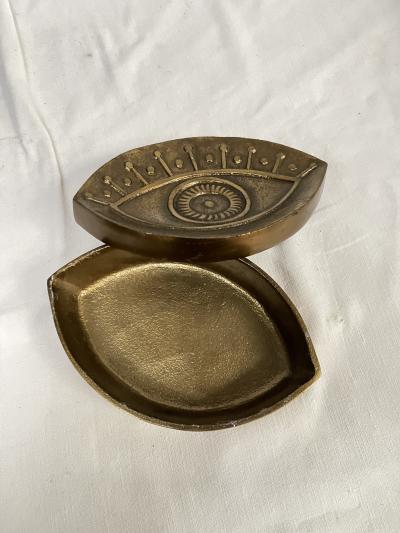 1980s decorative eye box