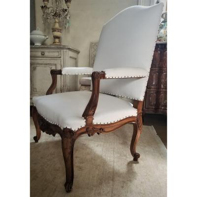 19TH C WALNUT LOUIS XV ARMCHAIRS PAIR