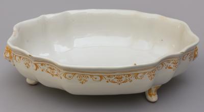19TH CENTURY FA ENCE SOUP TUREEN DECORATED IN YELLOW OCHRE