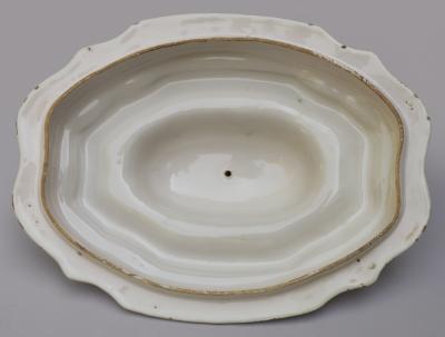 19TH CENTURY FA ENCE SOUP TUREEN DECORATED IN YELLOW OCHRE
