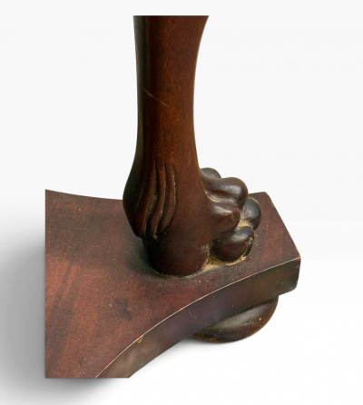 19TH CENTURY GOTHIC WINGED LIONESS CARVED MAHOGANY TABLE WITH CLAW FEET
