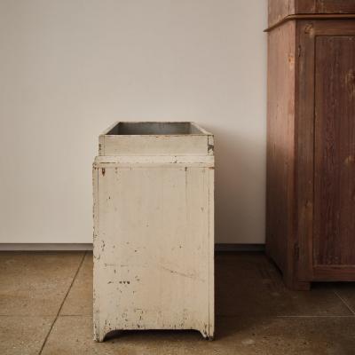 19TH CENTURY PAINTED DRY SINK