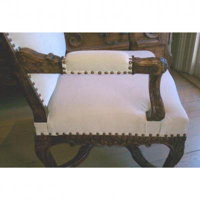 19TH CENTURY REGENCE WALNUT ARMCHAIR