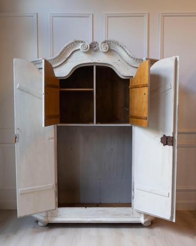 19th Century Alpine Painted Cupboard in White and Gray