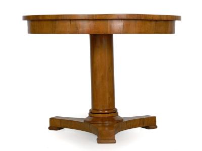 19th Century Austrian Biedermeier Walnut Antique Round Center Table