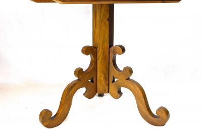 19th Century Biedermeier Nutwood Dining Table Center Table Austria ca 1830