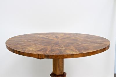 19th Century Biedermeier Walnut Center Dining Table Polished AT ca 1830
