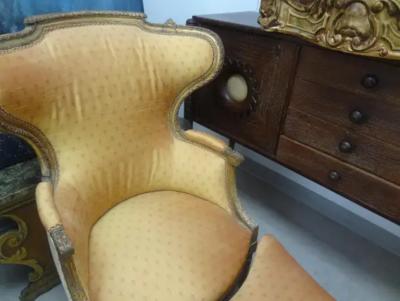 19th Century French Louis XVI Style Giltwood Duchesse Brisee