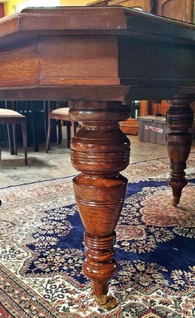 19th Century Irish Country Squires Oak Telescopic Dining Table