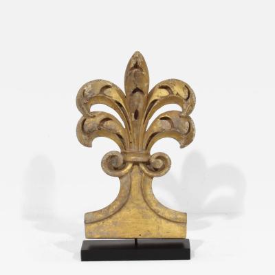 19th Century Italian Hand Carved Giltwood Gothic Style Ornament Fragment