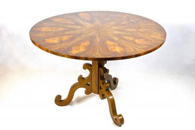 19th Century Round Biedermeier Dining Table Center Table Nutwood AT ca 1835