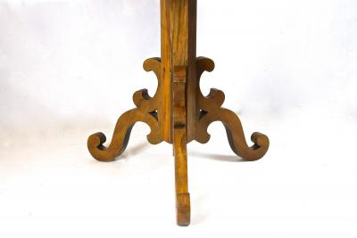 19th Century Round Biedermeier Dining Table Center Table Nutwood AT ca 1835