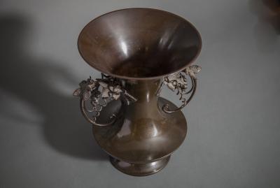 19th Century Superior Quality Japanese Bronze Vase With Grape Vine Handles
