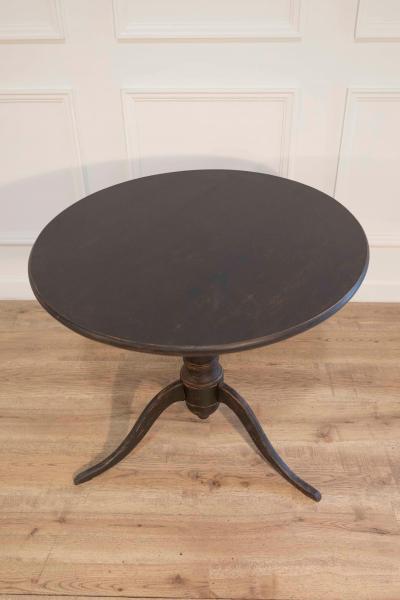 19th Century Swedish Gustavian Tilt Top Table in Painted Finish