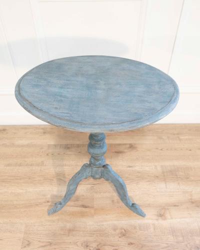 19th Century Swedish Tripod Oval Table in Original Painted Finish
