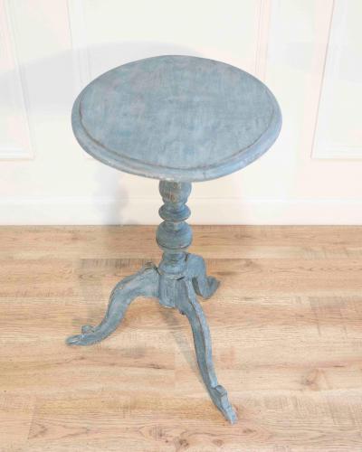 19th Century Swedish Tripod Oval Table in Original Painted Finish