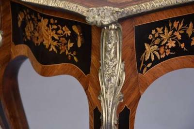 19thc fine quality Kingwood inlaid centre table in the French style