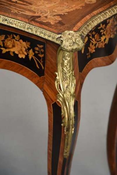 19thc fine quality Kingwood inlaid centre table in the French style