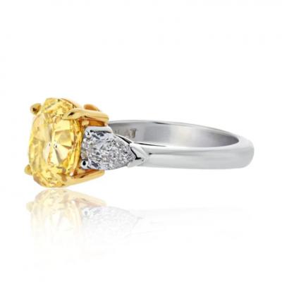2 CARAT OVAL DIAMOND GIA 2 53CT FANCY VIVID YELLOW OVAL CUT THREE STONE RING