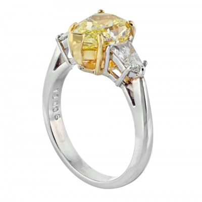 2 CARAT PEAR SHAPE DIAMOND FANCY INTENSE YELLOW GIA FYI VS1 GIA ENGAGEMENT RING