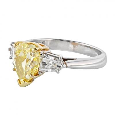 2 CARAT PEAR SHAPE DIAMOND FANCY INTENSE YELLOW GIA FYI VS1 GIA RING
